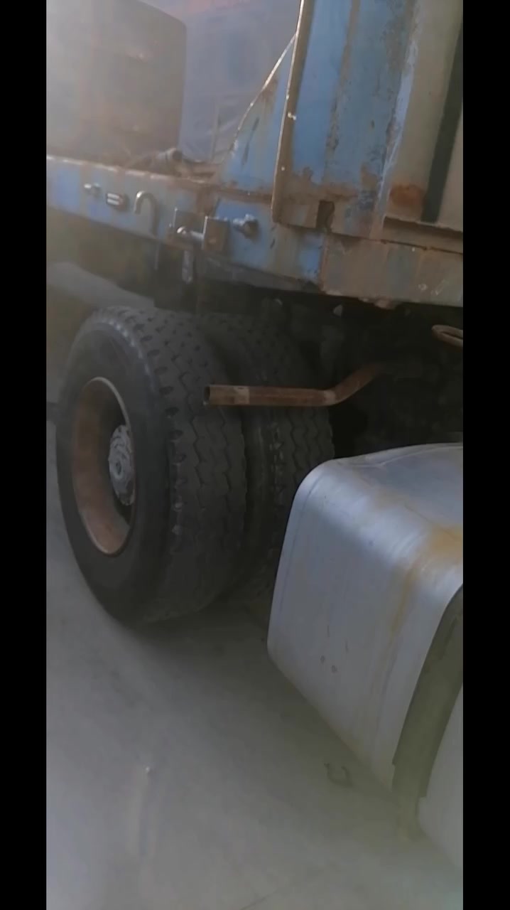 عربانه فلات للبيع تك تاير 4 محاور تخم تاير دنكير رفاع قفاله حاويه بيه عربانه خير من الله جاهزه كبل للشغل السعر اتصل ***********
