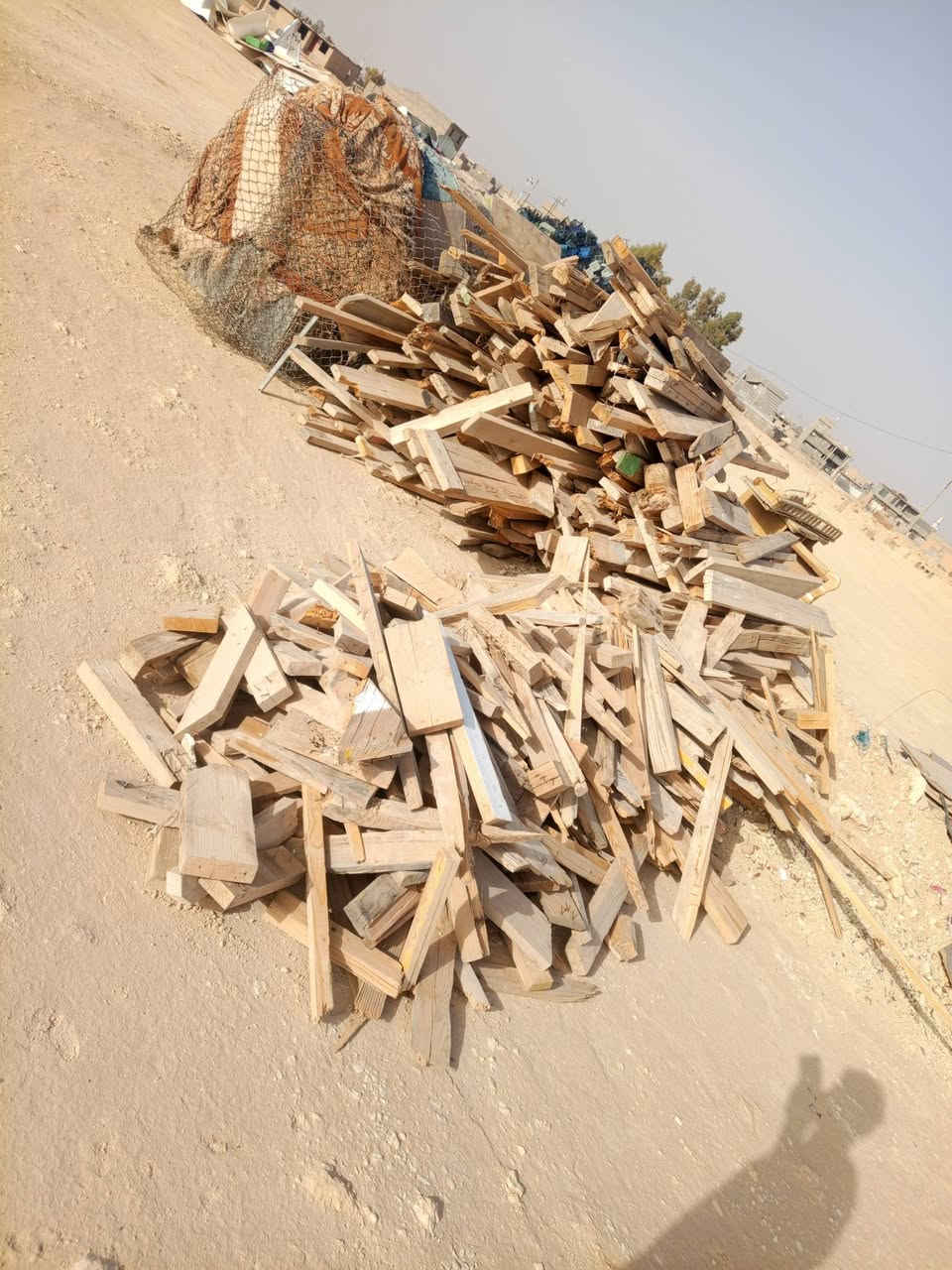 السلام عليكم سيور خشب للبيع المكان حديثه لنبار مقابيل لمستشفى الجديد السعر 250وبي مجال *********** اكو توصيل حسب لنتفاق
