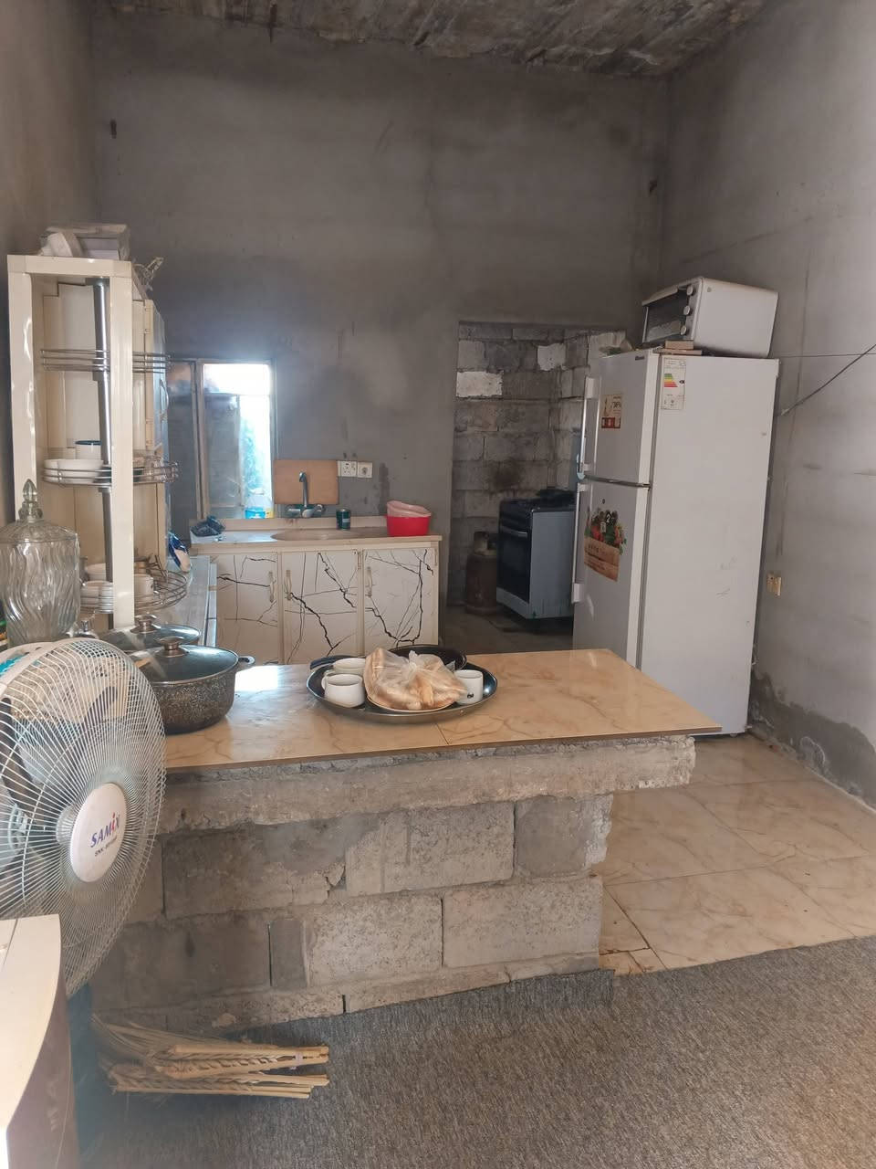 بيت للبيع في الخماس قريب شارع الرسول مساحه 90متر مربع السعر 12مليون و بي مجال الاتصال على رقم ***********
