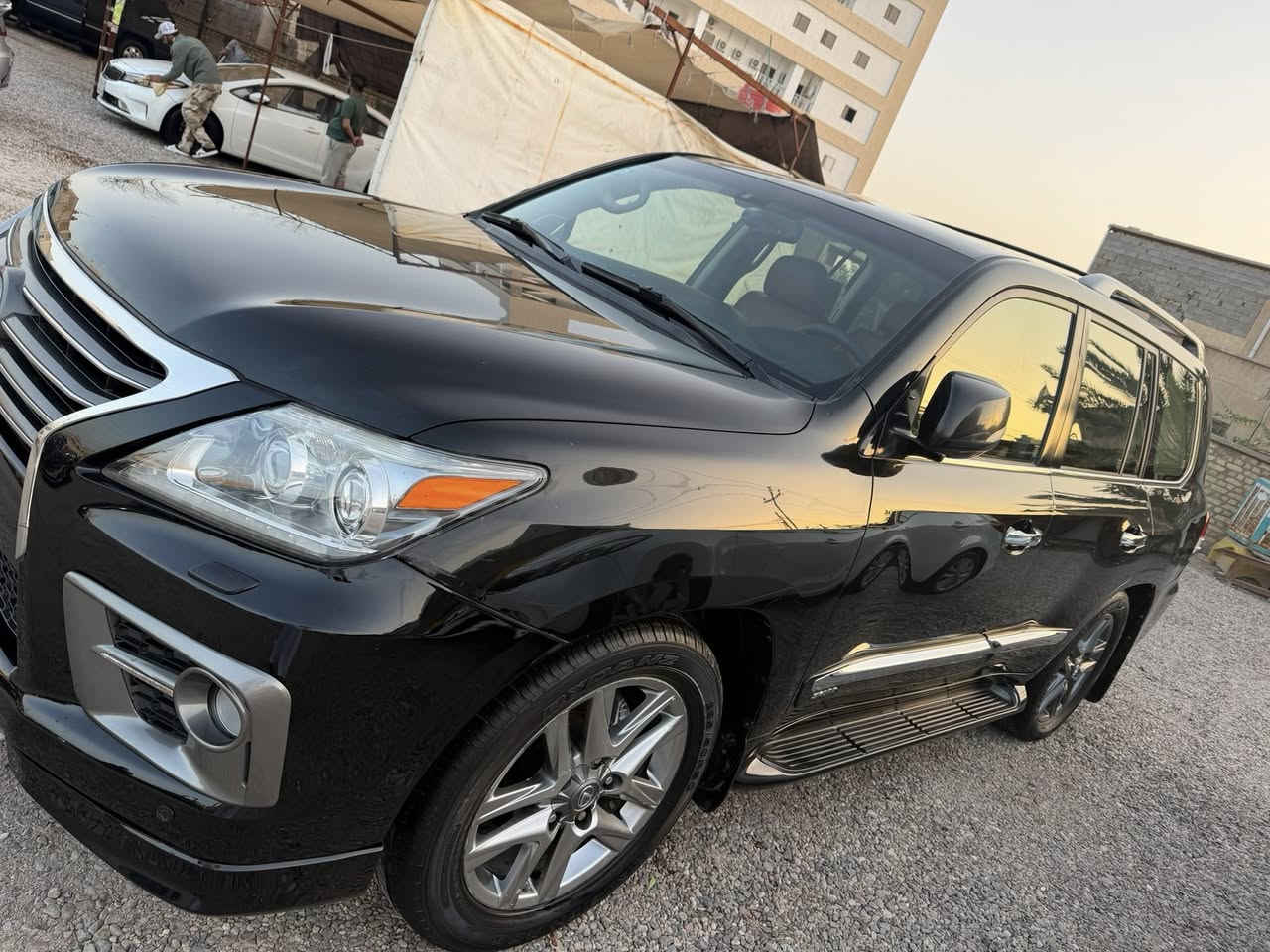 السلام عليكم لكزس موديل 2015 رقم بصره
السياره مكفوله فقط قبق الجنطه الخلفي الاعلى مقسمه براغيه 
فول موصفات داخل قرميدي 
السعر 4 شدات و 30 وبيها مجال بسيط 
الاستفسار 
***********
