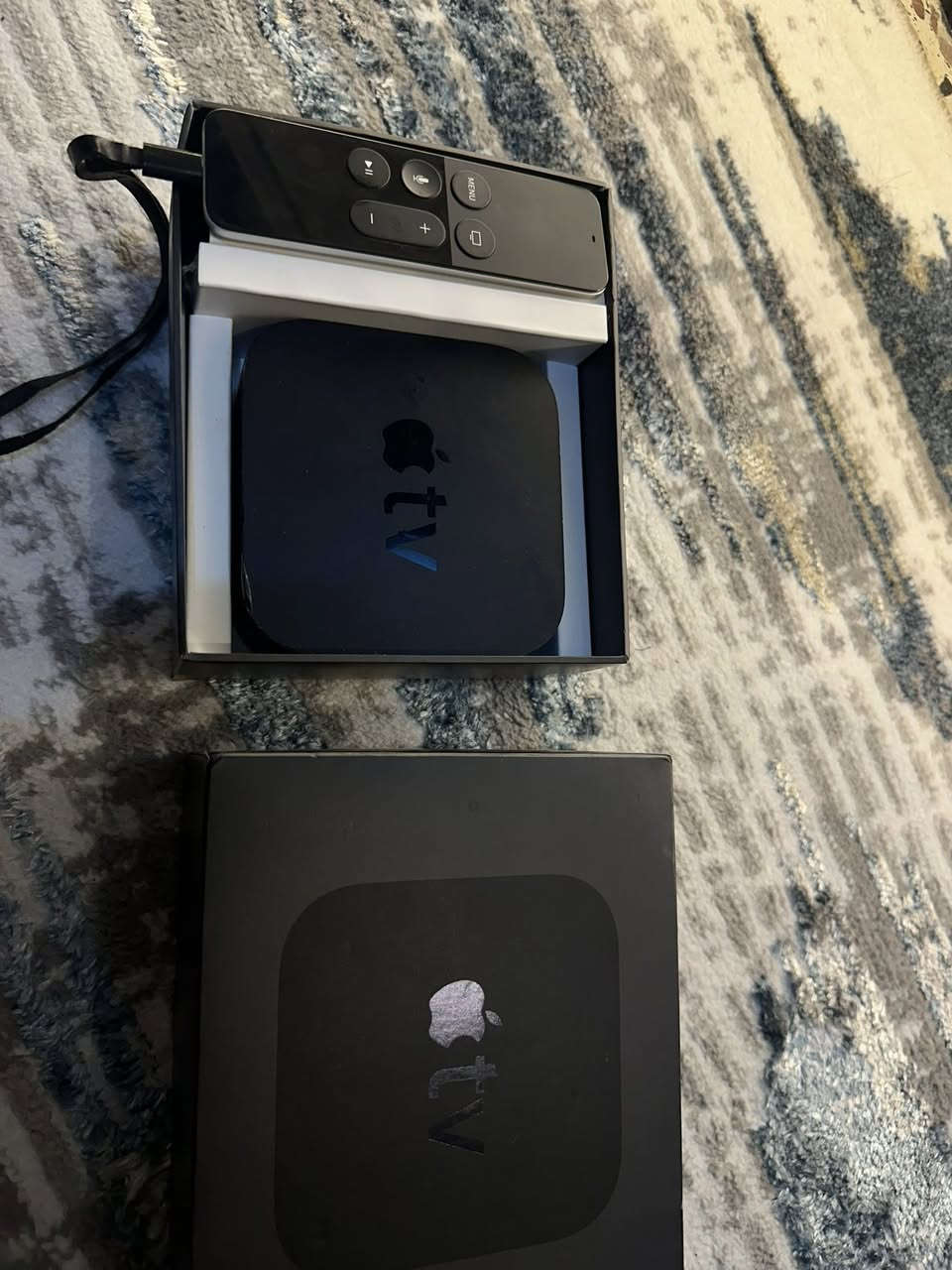 السلام عليكم للبيع جهاز apple tv مثل ما موضح بالصورة السعر 60 الف. ***********
