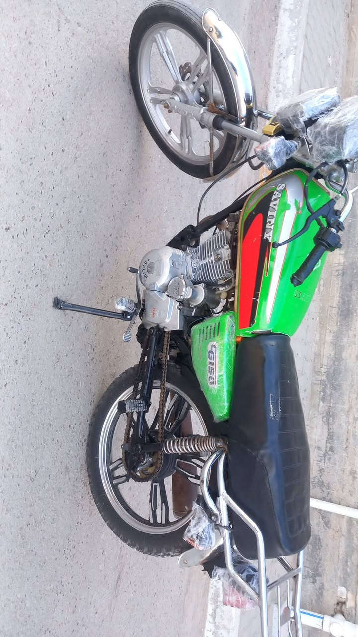 يالله سلام عليكم دراجة للبيع سيفان موديل 22 دراجة حلوه مال جناي السعر 650 وبيهه مجال مكاني بغداد المحموديه ناحية الرشيد رقمي ***********
