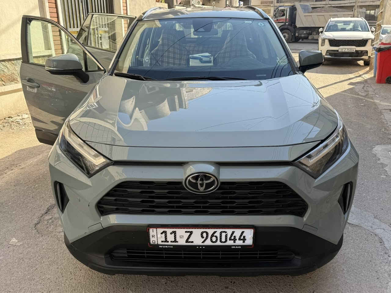 السلام عليكم
راف فور 2023 xle 
صور الحادث مرفقه مع الصور 
بيها كلير من امريكا جاملغ وباب صفحه السايق 

اللون سمنتي 

رادار امامي وخلفي نقطه عمياء 

تبريد قطعتين 

السياره ماشيه 73000km 

السياره جاهزه من كلشي واي نقص مابيها 

الاستفسار الاتصال على الرقم

***********
