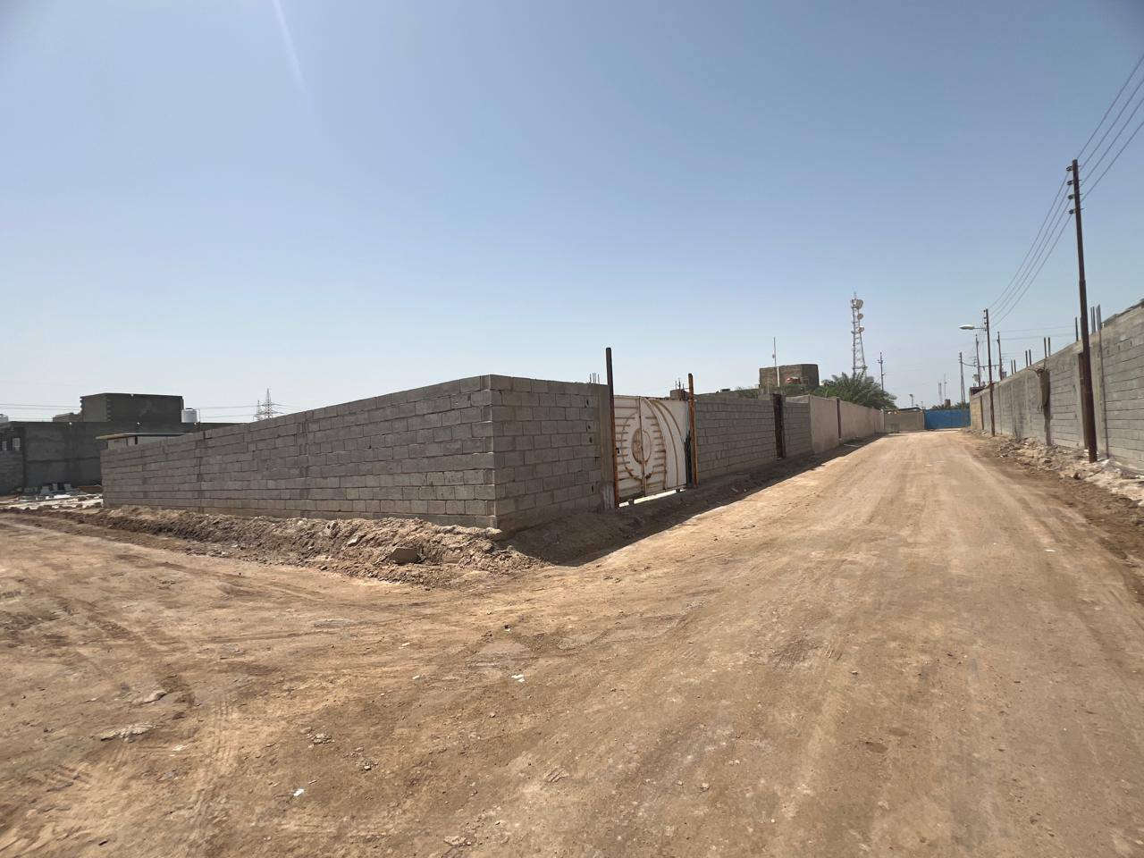 قطعة ارض مسيجه 200 متر في قضاء الدير حي الصدرين يتوفر ماء و كهرباء بقربها للبيع الشراي يتصل على الرقم ***********
