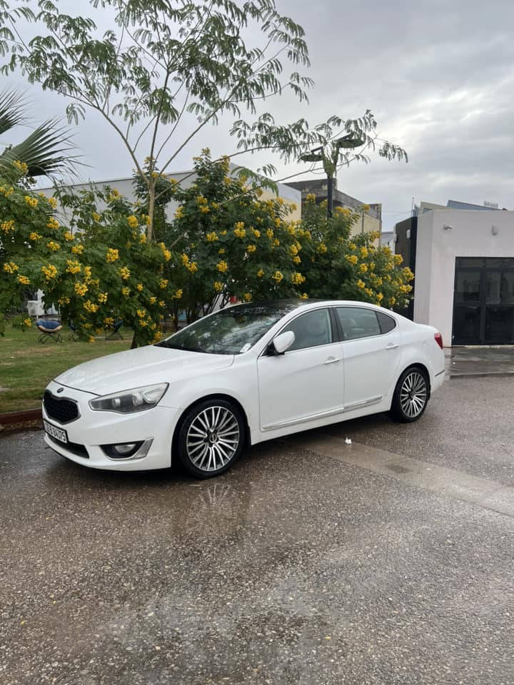 للبيع 
كيا كادنزه خليجي موديل 2015 
سياره بيه بنيد وباب السايق معمرات ورش كلير جملغات اماميه توحيد لون سياره جاهزه مكانه نجف سعر 135 استفسار *********** ممتواجد فيس فقط واتساب
