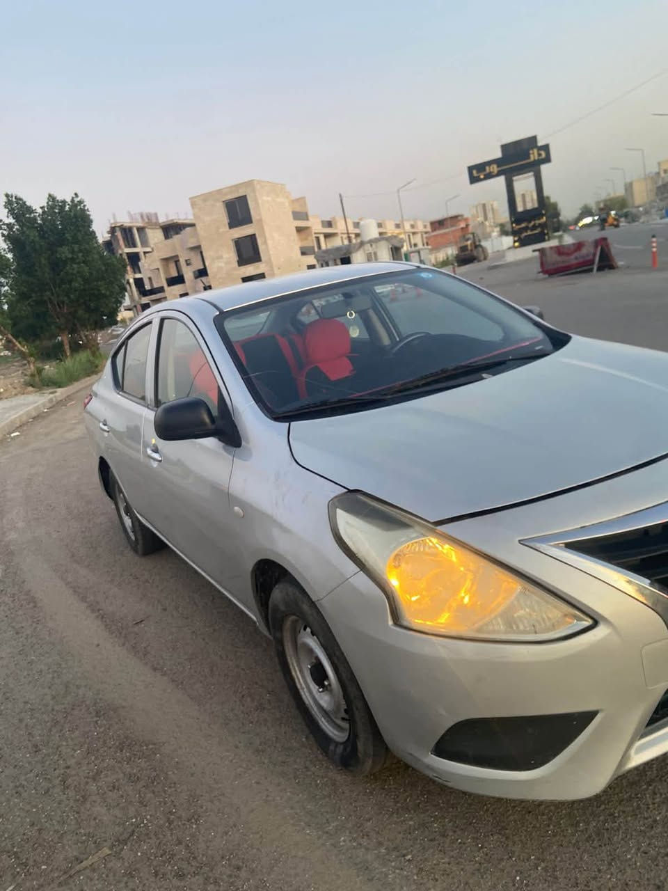 السلام عليكم 
نيسان سني 2020 استيراد شرق اوسط يعني خليجي 
رقم بغداد دولي بأسمي
ادامه كامله
بيها٤ قطع صبغ اثر طخة بين جاملغ ولبنيد وبيهة رش بابين 
باقي مكفول تبريد و تدفئه كير مكينه باتري شواصي و الغود كلها مكفوله طخة شاصي ايسر اثر طخة 
السعر 92$
للاتصال ***********
مكاني بغداد الكرخ
