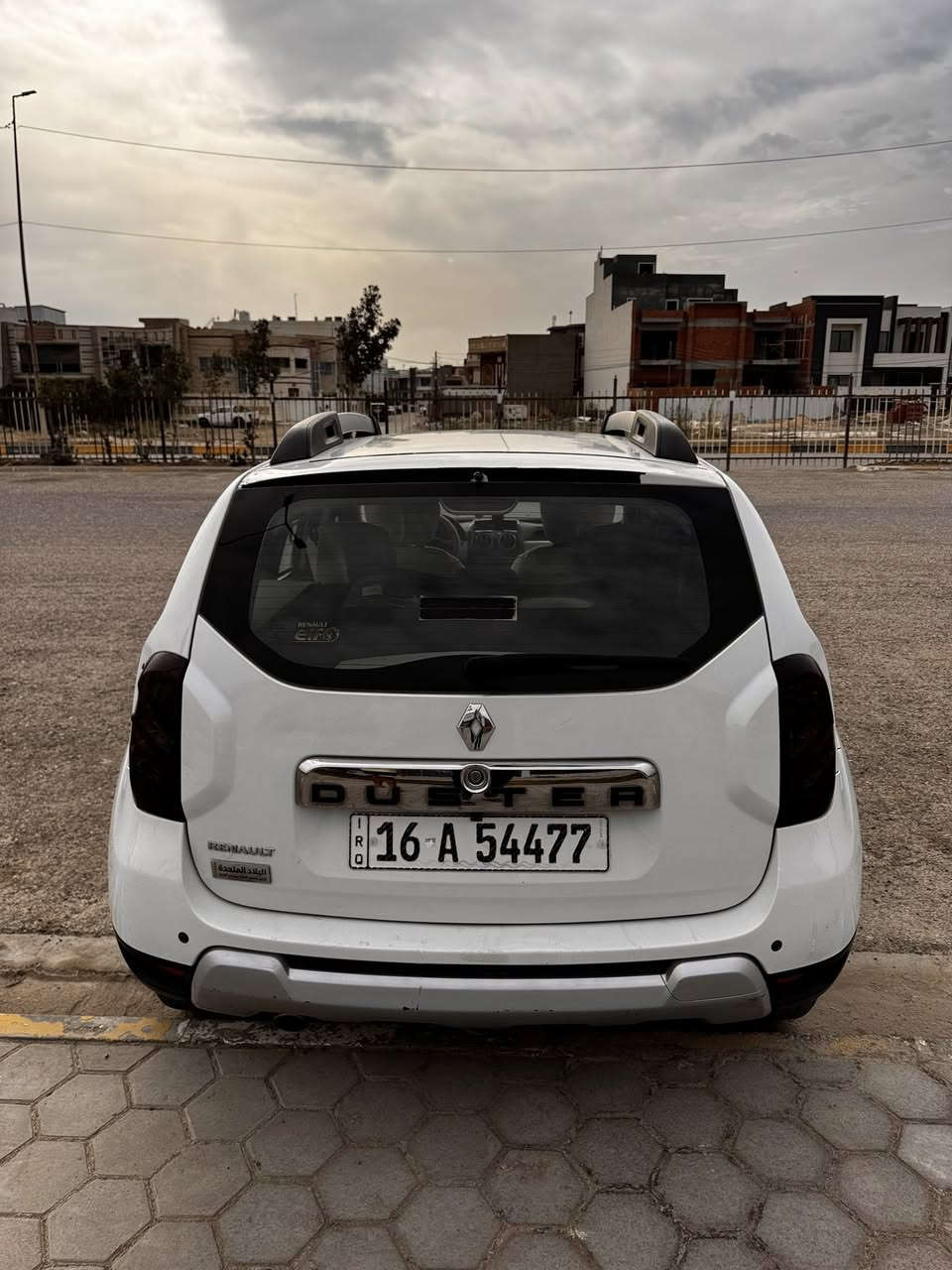 السلام عليكم
للبيع رينو داستر 2018 
مكينه كير نضيف سياره بيها مكانات صبغ وبارد 
بيها سونار وايضاً ع فحص 
هزه ومداور ورقم جديد 
ماشيه ١٣٢ k 
السعر ٨٥ وبيها مجاال 
*********** وبي واتساب 
مكان سياره الديوانيه
