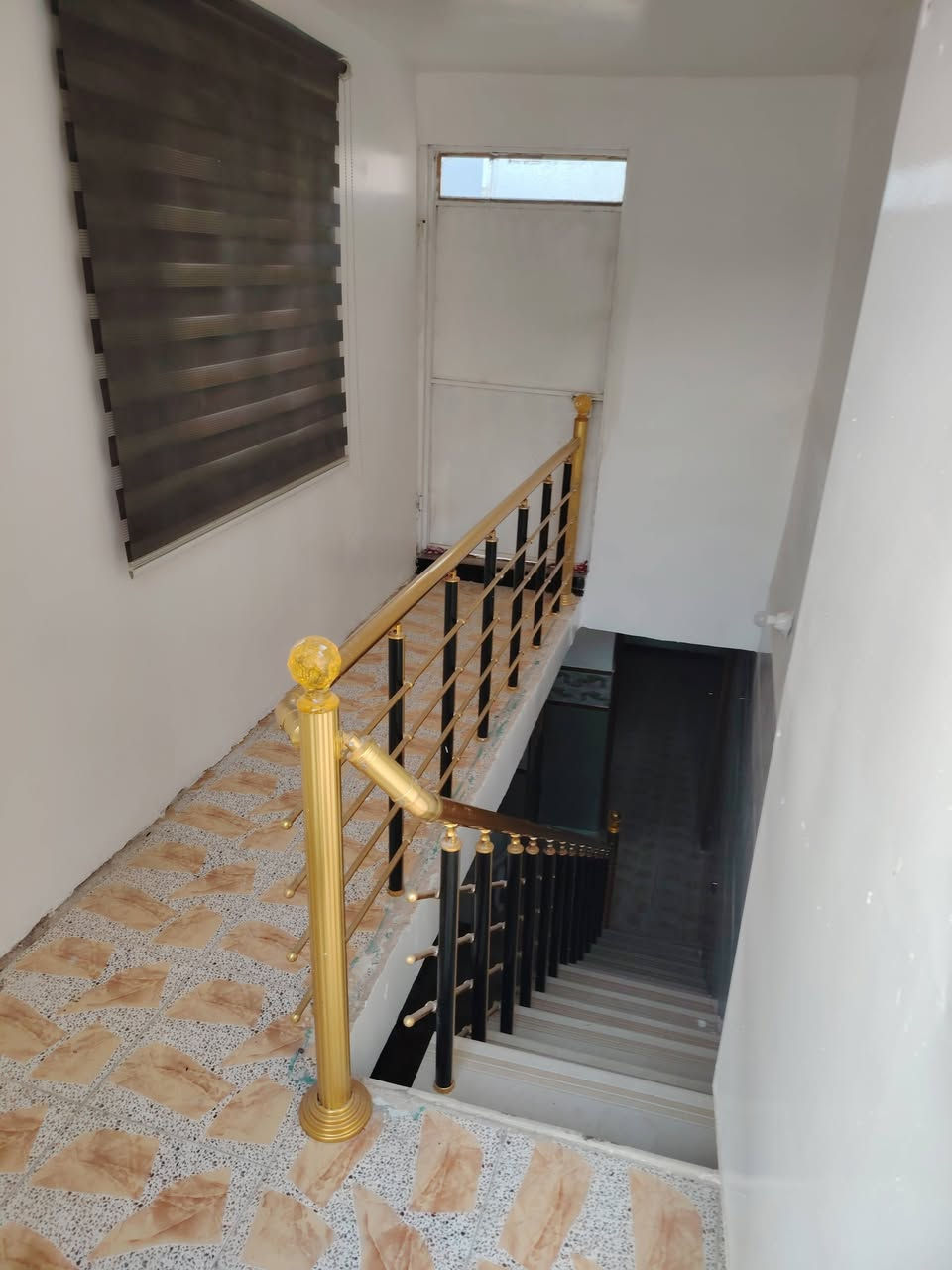 مشتمل للبيع المساحه 75 متر جاهز للسكن مابي اي نقص الصمود شارع 15 السعر 80 الاستفسار أكثر
***********
