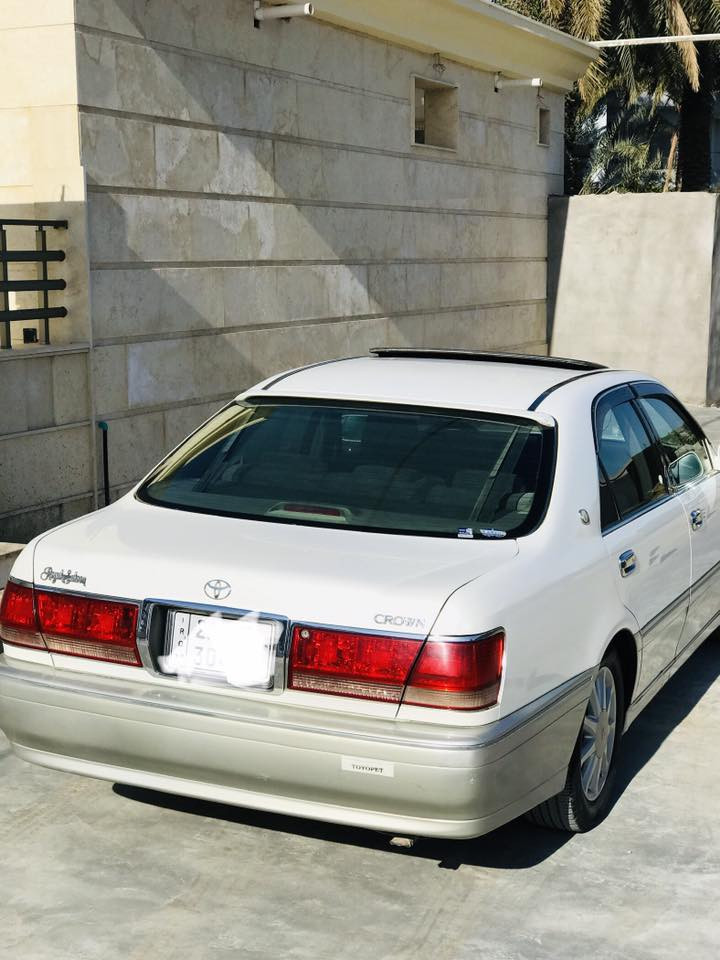 للبيع ملكه 2003
3دكم كرستال فول. فتحه برته كهرباء كشنات كهرباء 
مكفوله من الصبغ ما عدا مكان الكص كصه قماره فقط 
ماشيه ميه و ثمانين اخت الزيرو السعر 50 و بيها مجال بسيط مكانها ديالى ***********
