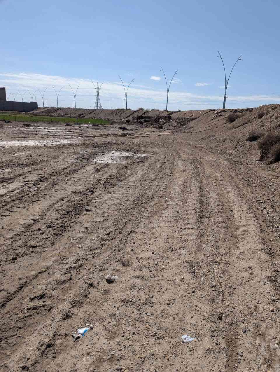 بسم الله الرحمن الرحيم
قطعة ارض للبيع مطلة على السده
 
سند زراعي.  تحويل مباشر. 
الموقع /  الرمادي __ جزيرة البوعساف قرب المحطة الثانية 
القطعة تصلح سكنية + تجارية. 
خدمات / ماء + كهرباء + تبليط. 
المساحة / 618×4000
على الاروائي مباشرةٍ
رقم صاحب الارض ‏‏‪+964 780 880 0282‬‏


**إذا كنت صاحب هذا الإعلان وتريد حذفه لأي سبب، رجاءا أرسل رسالة إلى الدعم الفني**