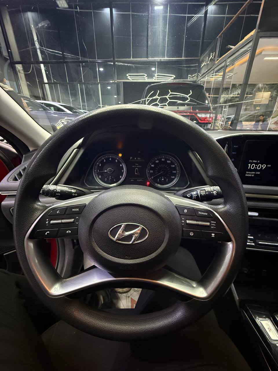 السلام عليكم اول شي نذكر رسول الله وآل بيته هونداي سوناتا موديل 23

وارد امريكي الضرر جاملغ وبنيد فقط 

محرك 2500 

بدون رقم 

رادارات اماميه خلفيه جانبيه 

تحديد مسار 

توقف ذاتي 

العداد 52,600 

كشن كهربائي تدفئه 

تحكمات ستيرن 

شاشه كبيره وباقي المواصفات اللي معروفه بالسوناتا

صاحب المعرض1 علي الكرعاوي.                                     صاحب المعرض2 مصطفى شعبان                                        رقم المعرض: ***********. سعر السياره 145
