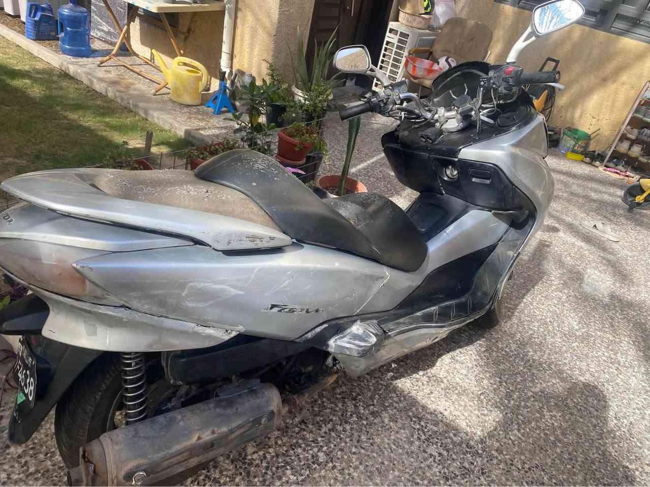 فورزا 010 
كفراته تقريبا 40 بالميه 
تايرات خلفي امامي جديد دسكات جديد
قايش وكلجات مصارله تلث اشهر مبدل
اويل بم جديد
حماوه على نص مي راديتر محلول 
مكينه مكفوله مابيه اي شي 
دبلات امامي يحتاجله
وجويتر يخربط مرات بشلعه يعني يحتاجله تبديل 
واني مالي خلك اودي واجيب صراحه 
بس بيه ملاحضات فقط يحتاجله ترتيب ترجع احسن من قبل 
عنوان بغداد الغزاليه بغداد, العراق


**إذا كنت صاحب هذا الإعلان وتريد حذفه لأي سبب، رجاءا أرسل رسالة إلى الدعم الفني**