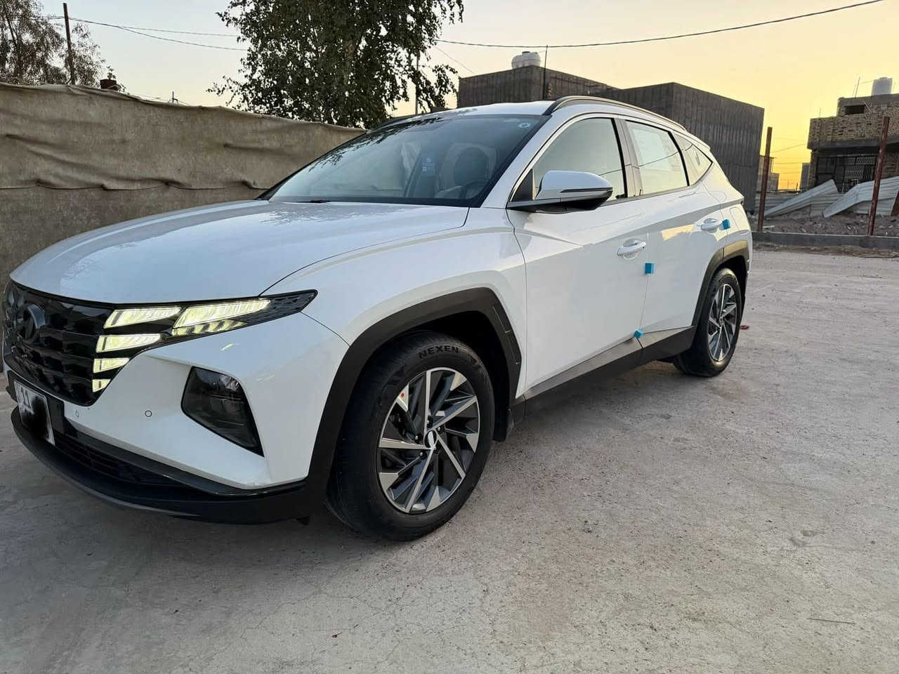 السلام عليكم ورحمة الله وبركاته 
للبيع توكسان 2023 ضمان شركه الاولى خليجي كفاله من الرصعه شرط 
جديده كلش وعلى ادينه من الزيرو باسمي رقم الجديد حولته قبل ايام وسويت هزه جديده 
داخل كريمي 
ايباد 
شاشه 
اوتو هولد
سايد بريك دكمه 
حساس امامي وخلفي 
كامرا متحركه
شاحن تلفون 
مقاعد إماميه كهرباء 
بردات خلفيه
تشغيل عن بعد 
بقية المواصفات المعروفه 
مكان السياره بالحله 
السعر 210 
الأتصال 
***********
