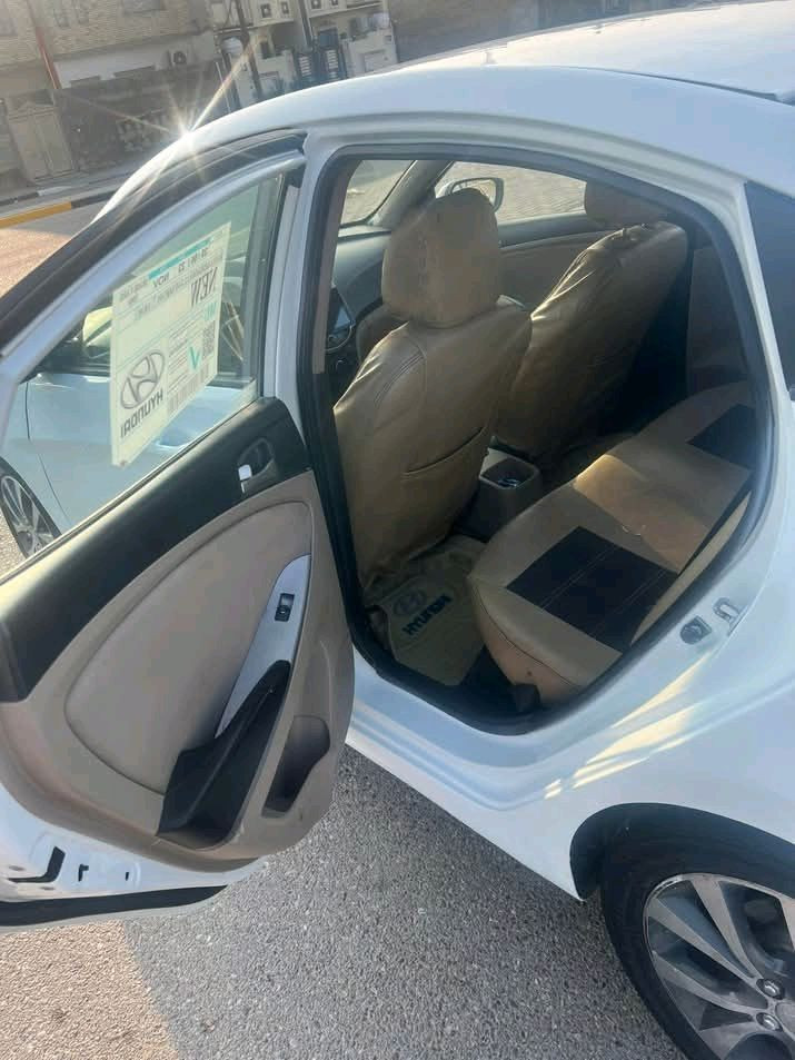 اكسنت مديل 2016 وارد خليجي رقم بصرة انكليزي بسمنة
كفالة مكينة وكير وشاصي حدادة خير من الله السيارة مصبوغة جمالية اثر جراد بدون ضربة كفالة من الضربة 
شاشة سستم سماعات دواخل جديدة 
السيارة جاهزة مال بيت السعر 81 وبيها مجال بسيط 

مكان السيارة البصرة  

رقم راعي السيارة***********
