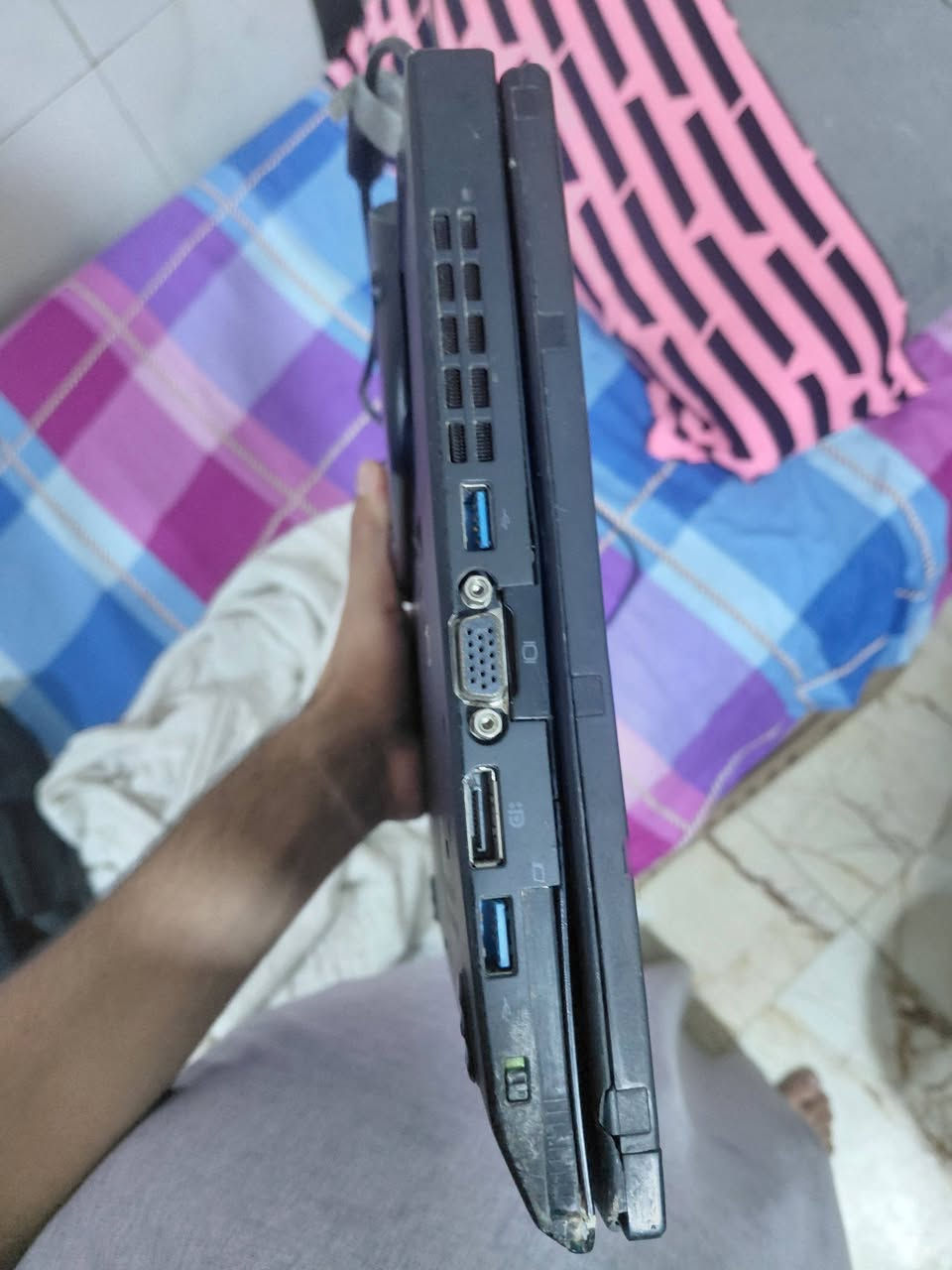 للبيع جهاز لابتوب من شركة Lenovo، الجهاز يعمل بنظام ويندوز 10 وسريع تقريباً ويناسب الاستخدامات المكتبية والتعليمية الخفيفة. وبعض الالعاب 
الشاشة تدعم اللمس 
 المعالج: Intel Core i7-3520M.الذاكرة (RAM): 4 جيجابايت.
ذاكرة الجهاز 256 SSD انا بداته 
بطارية ضعيف كلش بعني ما طول دقائق


**إذا كنت صاحب هذا الإعلان وتريد حذفه لأي سبب، رجاءا أرسل رسالة إلى الدعم الفني**