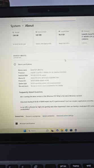 لابتوب دل i7 الجيل التاسع
السعر : 400 الف 
Brand:Dell
Model:Latitude 5501
Processor: CORE I7-9850H(جيل التاسع H)
Hard Drive:256GB NVMe SSD
RAM:16GB DDR4 الرام
Graphics:Intel UHD Graphics 630 كرت الشاشة
Screen Size:15.6"
Screen Resolution:1920X1080
Touchscreen:No
Webcam:Yes
Ethernet:Yes
Wireless:Yes
Power Adapter:Yes
العنوان : البصرة قضاء المدينة
*********** القرنة
