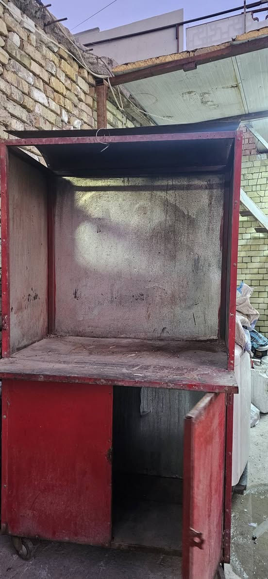 السلام عليكم شباب عندي كشك مال چاي او يستخدم الئ اي شي الارتفاع مترتين والعرض متره وربع السعر عل رقمي *********** واني خادمكم
