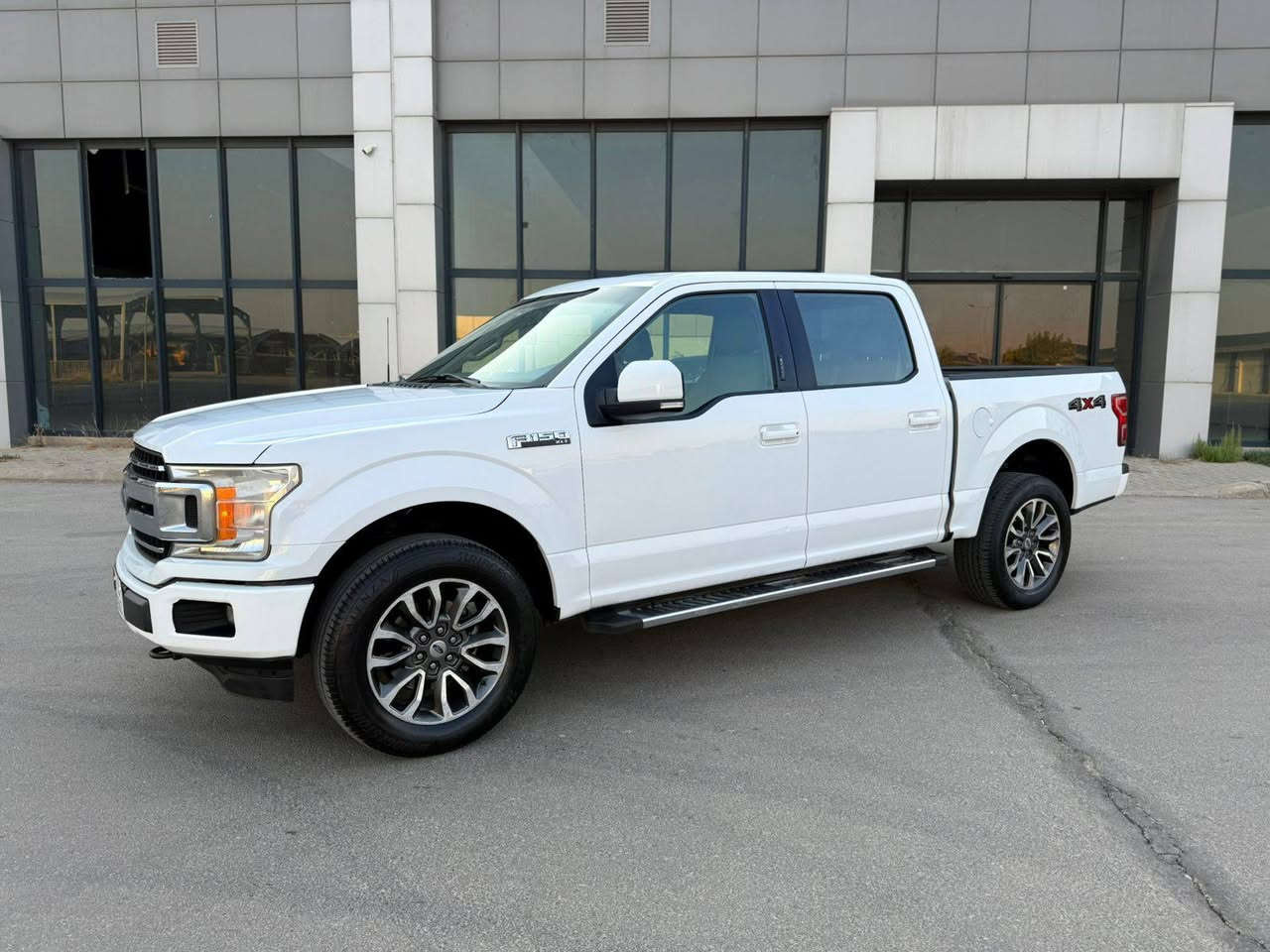 فورت F150  موديل ( ٢٠١٨ ) وارد امريكي كلين بي بوياغ و پارچه گوراو هه مو گياني شه ريكه يه گير و مكينه و اكسل به شرت مكينه ي (٨) پستون حجم (٥٠٠٠)  تنها (٨٥) هزار روشتووه مواصفات گير له سوكان (١٠) نمره كودي سردرگا هاندبريك كارباي كوشن سايق كارباي شاشه و كاميرا تحكم استيرن فول ئوتو هولد دبل اكسل ٤×٤  درگاي گه وره و بودي كورت ديناريك مسوفي نييه له امريكا به رزكراوته وه سنوي رقم نوييه به ناو خومانه ويه نرخي (٢٢٥)$ ورق شوين كلار ژم /(***********)
عربي 
فورت F150 موديل (٢٠١٨) وارد امريكي كلين مكفول  بدون سبوخ وتبديل سياره عل وضع شركه كير ومحرك واكسل مكفول محرك (٨) سلندر حجم (٥٠٠٠) مرغوب ماشي (٨٥) الف مواصفات كير تعليك تحكم استيرن فول شاشه وكاميره كود بالباب هاند بريك كارباي كوشن سايق كارباي ئوتو هولد فورويل ٤×٤ باب چبير بودي گصير حداديته مكفول رافعين سياره من امريكا سنويته ورقم وهزه جديد بسمي سعره (٢٢٥)$ ورق مكانه كلار استفسار (***********) شمشمل, السليمانية
