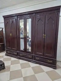 خزانة • نظيفة • توصيل شرق
