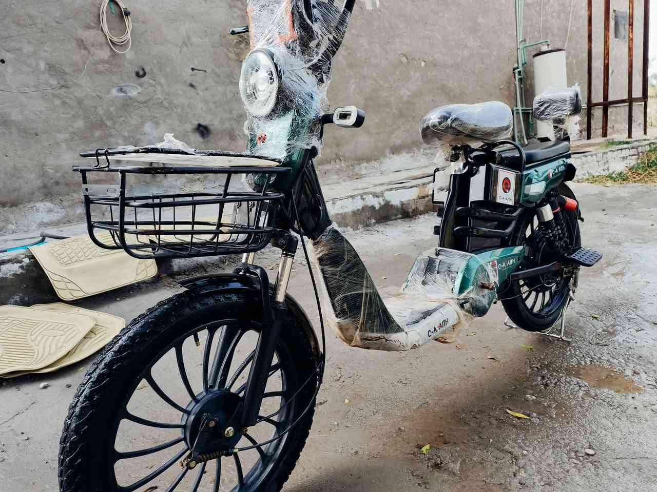 سلام عليكم بايسكل شحن حجم ٢٠  جديد جاهزه زيرو ضالي شهر ماخذه شركه بصمه كل شغال لايت عالي  كل جديد ماشيه ٤٧ كيلو فقط زيرو  بطارية جديد جدا ما نقص برغي سعر 300 بيه مجال بسيط مكاني حله محاويل


**إذا كنت صاحب هذا الإعلان وتريد حذفه لأي سبب، رجاءا أرسل رسالة إلى الدعم الفني**