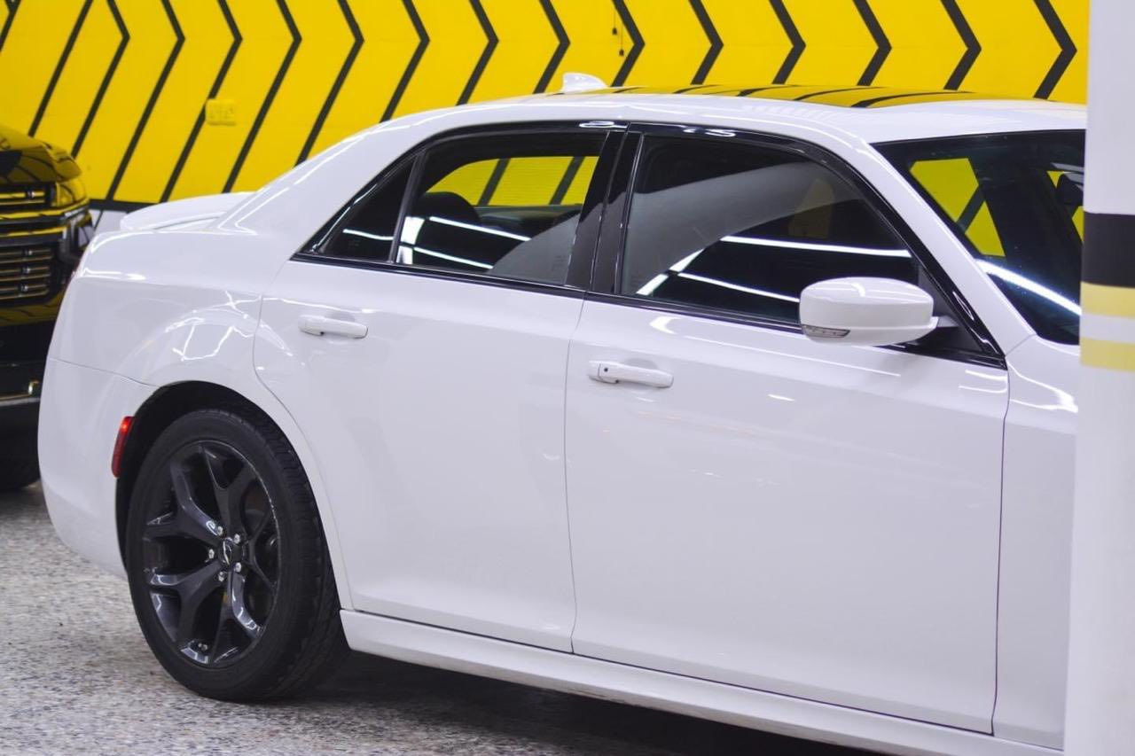 السلام عليكم
مجموعة سيارات للبيع 
سبورتج 2025 بلاك ادشن ماشيه 13 ضمان دولية 
تويوتا فرونت لاندر 2025 اس ماشيه 20 
توسان 2023 ماشيه 52 ضمان دوليه 
اوباما 2022 ريد اي بيها بابين رقم شمالي 
للاستفسار ***********
