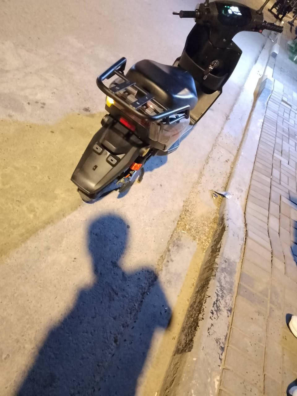 دراجه كهربائيه للبيع مشيها سريع حلو مشيها بل شحنه الوحده من 45 كيلو ل 50 كيلو دراجه حلو ونضيفه الوصف

سعرها 625 وبيها مجال قليل كلش 

الي مو شراي لا تعبني فدوه اروحلك 

مكاني البصرة القبلة 

رقمي للتواصل ***********
