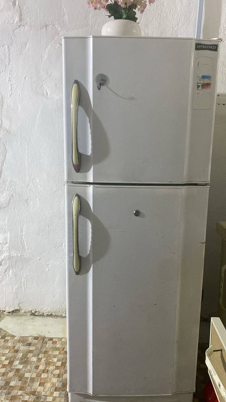 سلام عليكم ثلاجه كونكورد الصلي حجم كبير سعر ٢٠٠ مكاني الحيانيه شارع ستين على المستطيل رقمي ***********
