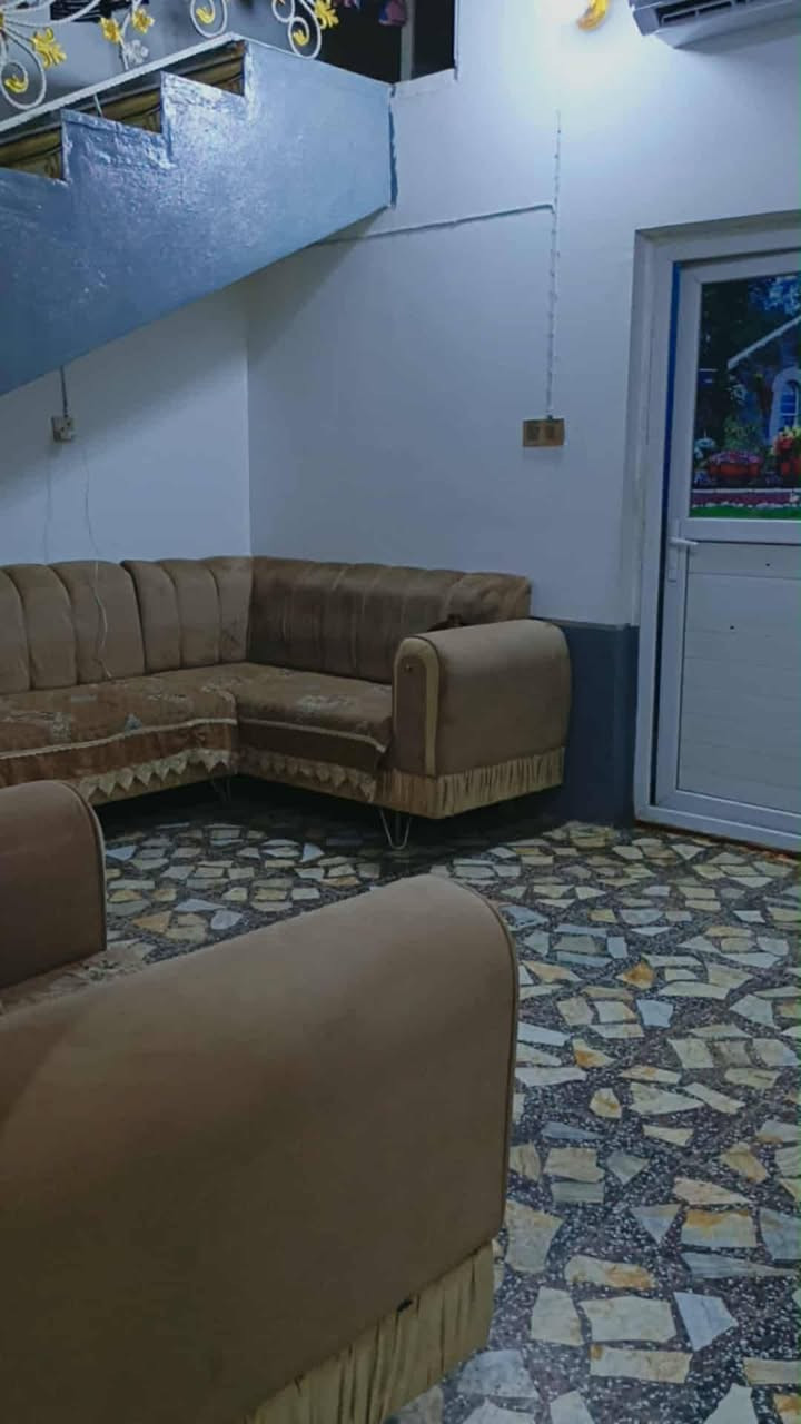 مرحبا بيت للبيع طابو زراعي ١٠٠ مربع
العنوان حي ميسان الزراعي مقابيل العسكري قرب مدرسه در النجف الاهليه 
يحتوي ع غرفه وصاله ومطبخ واستقبال وصحيات داخليه واخارجيه مع مخزن فوك سعره ٤٠ وبي مجال للشراي
خدمات كلش زينه مي كهرباء خط كيات قريب
مرقم من قبل البلديه مشمول بلتطويب للاستفسار الاتصال بلرقم***********
