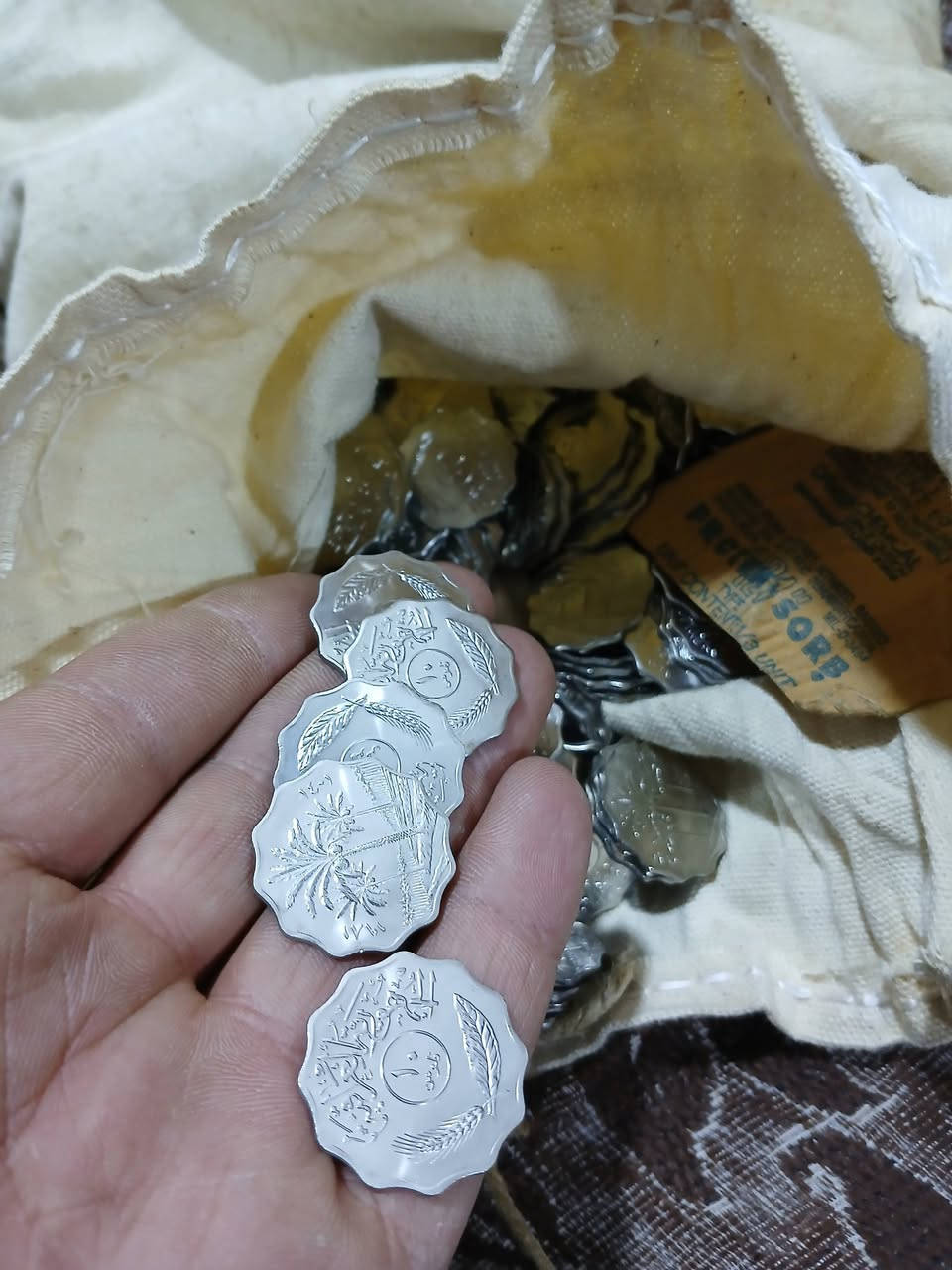 عملاات النخيل غير مستخدمه 
كل ١٠٠ قطعه بسعر ١٥ الف 
متوفر  ٤ فئات 
٥ فلس
١٠ فلس
٢٥ فلس
٥٠ فلس يوجد توصيل لكل المحافظات


**إذا كنت صاحب هذا الإعلان وتريد حذفه لأي سبب، رجاءا أرسل رسالة إلى الدعم الفني**