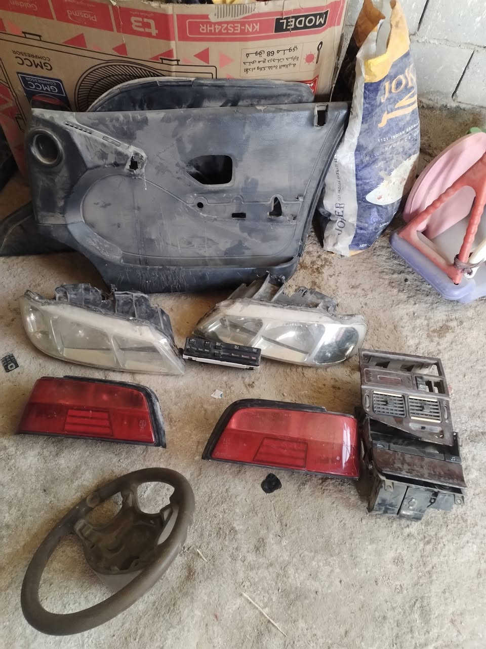 سلام عليكم موجود غراض بيجو بارص للبيع مكاني ناصريه ***********
عربانه خلفيه كامله

مشط

تخم تايرات جدد

صالصه جديده كامله مال تحويره كورله

صطاب اكسن امامي كاملات مع الدبل واللوي

ماطور ماسحات

بك لايت نضاف

 تانكي مال بانزين 

دركه و عينه.

دشبول كامل نضيف حيل

فان مال تبريد شرط الشغل

كشن خلفي قطعتين نضيف
