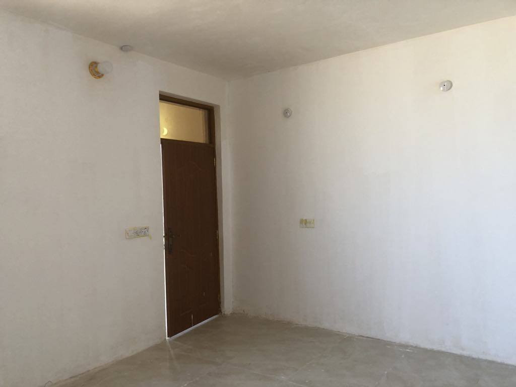 شقة طابق ثاني ٧٠ متر للايجار
الغزالية شارع الضغط فرع الكهرباء  
غرفة نوم ومطبخ وصالة وحمام 
عمارة مغلقة بيها شقتين فقط 
مطلوب عائلة صغيرة 
الايجار ٣٢٥ قفل بدون دلالية 
*********** واتساب
