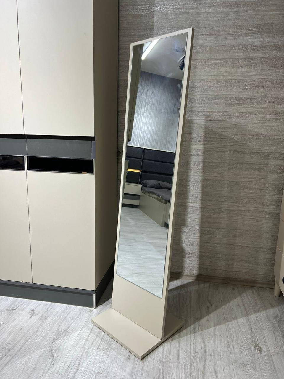 مساء الخير 🌷 
غرفه تركي 7 قطع
وبأسعار مناسبة 
يوجد خدمه توصيل داخل بغداد 🚚
السعر مليون و250
هاتف ***********📞
