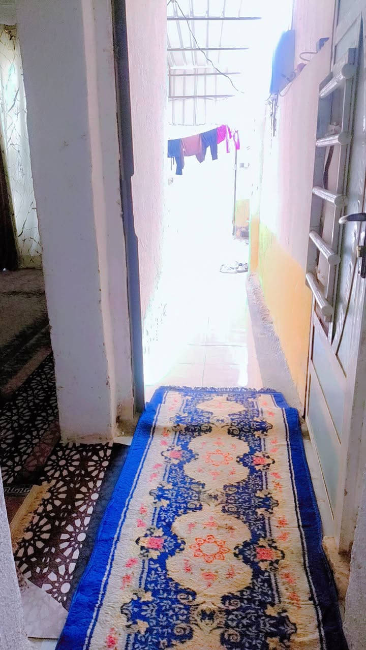 بسم الله الرحمن الرحيم السلام عليكم بيت للبيع مساحه 125بناء جديد 
غرفه هول مطبخ ستقبال ارضيه بورسلين بيت مرتب طارمه صحيات داخليه خارجيه بناء طابوق اصلاح زراعي مشمول بتطويب مكان شارع 80جه كربلا مقابل حي الامام سعر 32وبي مجال للستفسار اكثر اتصل ***********
