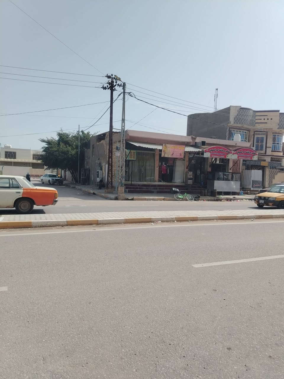 اعلان عقاري اللبيع /🚩 

دار مع محلات موقع تجاري / ركن 

العنوان شارع أسواق طيبه  / 

المساحة 182 متر / ↕️ 

الواجهة 13 النزال 14 / ركن 

يحتوي الدار على /

ستقبال صاله مطبخ /♨️ 
غرفه نوم عدد 2 /
مجمع صحيات /🛁 

والباقي محلات عدد 4 /

مراجعة مكتب قصر الباشا للعقار /🚩 

العنوان المكتب شارع أسواق طيبه /🚩 
مجاور أسواق دجله /

مكتب احمد الشمري للأستثمار وتطوير /🏗️ 
العقاري  /🛂 

⏰ الاشتراك متابعه 🚩 الصفحه /👉 
🛑 تجدون أكثر العروض /👌

يرجاء مراسلة الصفحه 💻 او /

الاتصال على الرقام التاليه /☎️ 

( *********** )  👉 📞

( *********** )  👉 📞 

_____________________________________
