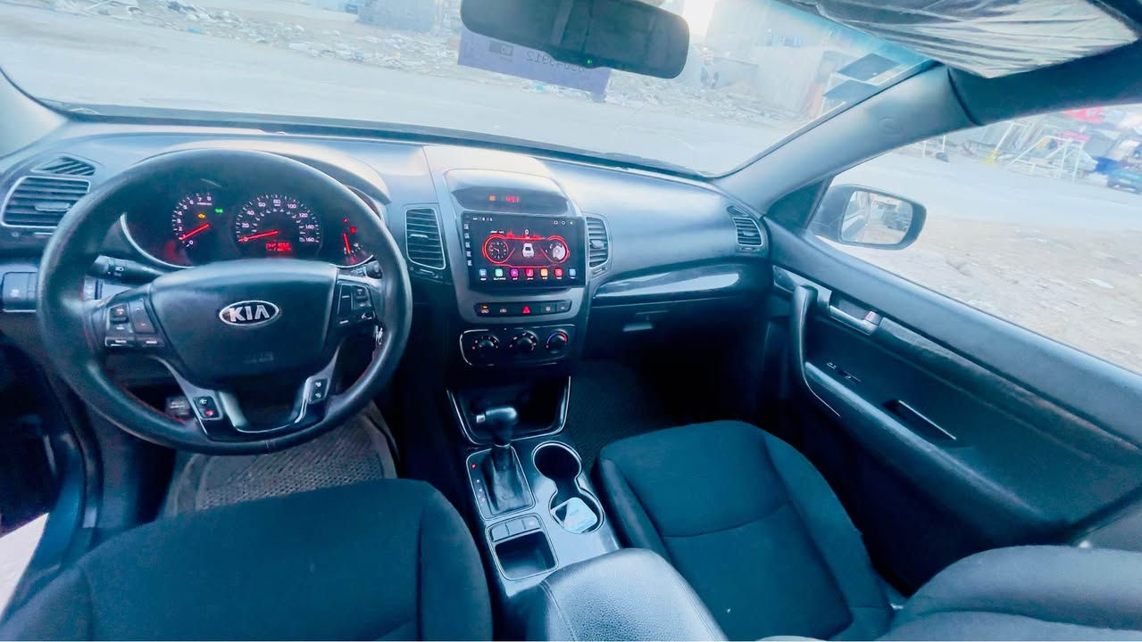 السلام عَليكم 
كَيا سورينتو 2014 
سَيارة نَظيفة 
ماشية 110 الف
شاشة+كاميرا 
تحكمات ستيرن جهتين 
أشاير مَري 
المَكان بغداد الدورة
*********** بغداد, العراق
