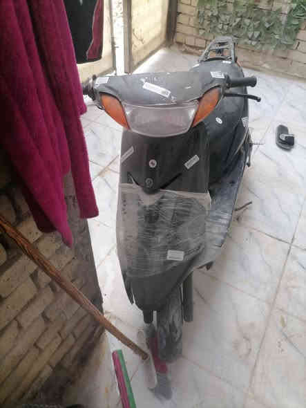 السلام عليكم دراجه 60 طافيه خلصت بانزين وبعد ما اشتغلت سعرها ٢٠٠ وبيها مجال  مكاني البلديات شارع المصرف رقم ***********

