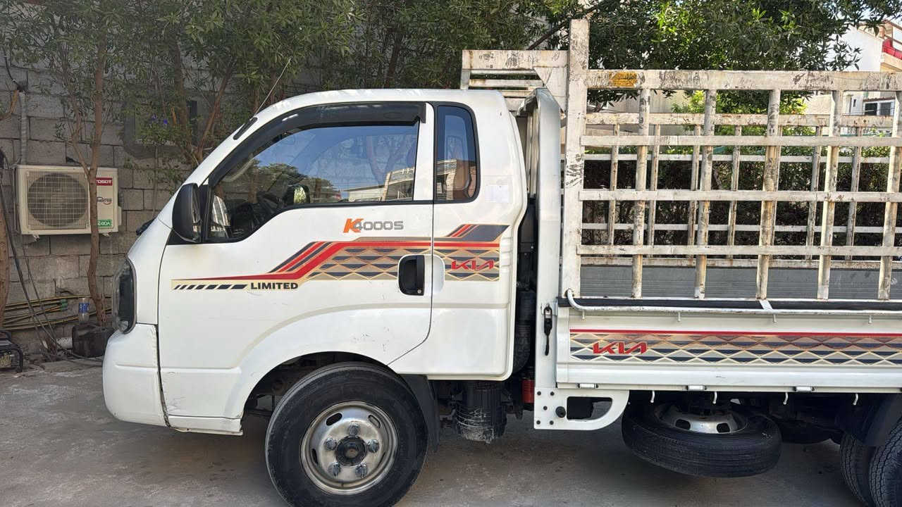 السلام عليكم
كيا فحل موديل 22 رقم اربيل
تحويل ثاني يوم 
ماشية 122 
بدون حادث 
السعر 170 
مكان السيارة بغداد 
***********
