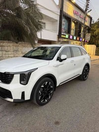 سورنتو موديل 2025 خليجي   رقم بغداد  وكالة الدولية   ماشيه 5 الالاف  ا...