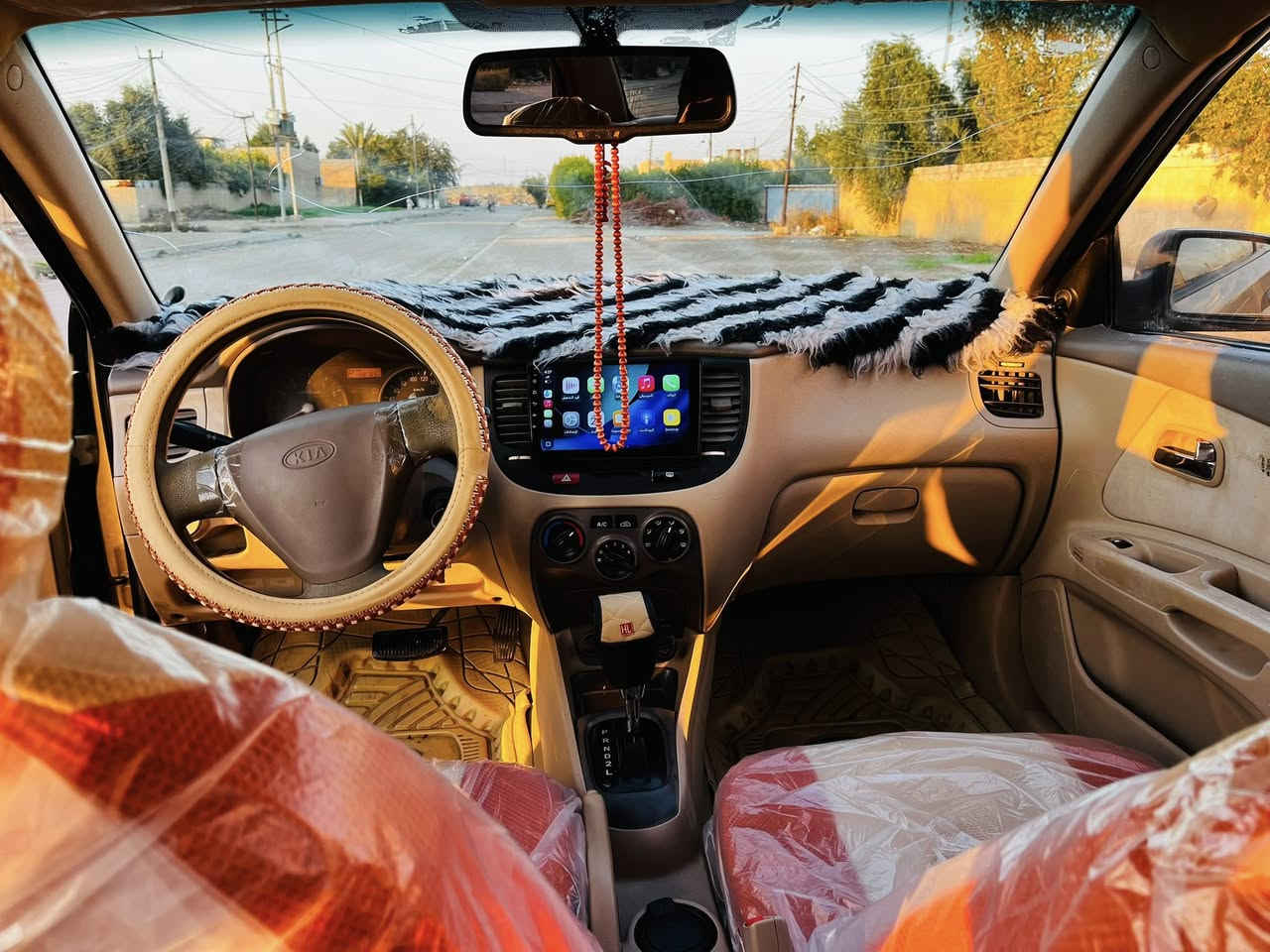 السلام عليكم كيا ريو موديل 2008 
خليجي محرك 1600
 السياره باسمي سنويه 2026 شهر 8 
الون الذهبي كشره حلو
مقفوله محرك +كير
تخم تاير جديد دوشمه جديده 
صدر امامي وخلفي جاهز
شاشه جديده +كامره خلفيه
الجم كهرباء 
ضربه جاملغ الخلفي فقط مسحوب على بارد اقل شبر 
السعر 77 وبيها مجال الشراي 
سياره حلوه وجهازه 
مكان السياره بغداد 🕹
للاستفسار على الرقم *********** 
والرقم الثاني ***********
