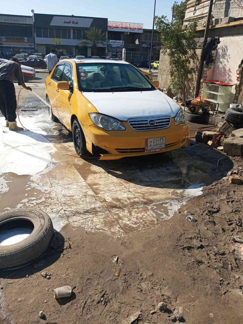 السلام عليكم السياره للبيع  نزلت السعر لأن عندي ظرف 38  مكان بغداد  رقم واتساب  ***********
