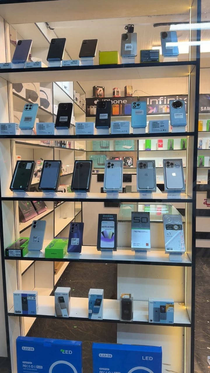 تم وبعون الله وصول كافه الاجهزة الاندرويد 
والايفون  جوة السوك🔥🔥🔥
الايفون مستعمل 
يوجد 
13 pro max 
14 pro max 
15 pro max 
16 pro max 
وكافه اجهزة الاندرويد وكل المواصفات ذاكرة 64 و128 و256
زورونا تجدون الافضل 
المكان شارع العريض مقابل حلويات الحمداني المكان السابق 
بادارة محمد 
للاستفسار الاتصال ***********
