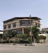 بيت بموقع مميز جدآ يصلح لجميع الانشطه التجاريه يتكون من 11 غرفه 4 صحيا...
