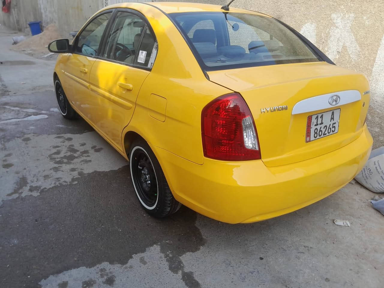 السلام عليكم للبيع فقط بدون مراوس اكسنت 2009 فول اوتماتيك. محرك 1600 كير اوتماتيك  جام كهرباء. مصفره هيئه وغرامات حادث جاملغ ايسر 
رقم بغداد باسمي  نكليزي مميز بأسمي سنويه 2030 تخم تاير جديد حداديه جديده كير ومحرك شرط. السياره احلا من الصوره.  السعر. 85 اوبيها مجال بسيط مكاني مدينه الصدر الاورفلي
***********
