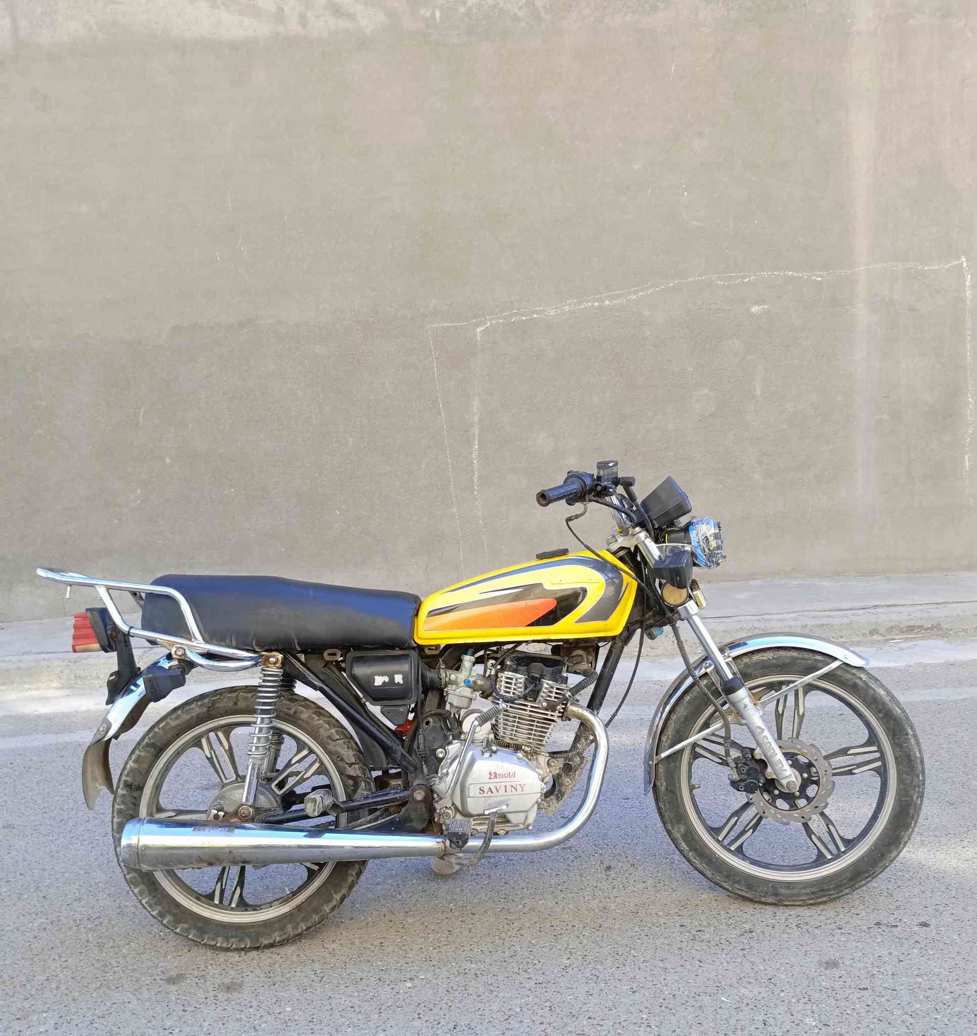 للبيع سيڤان 5 گير سلف وهندر اوراق كاملة مكينة خرسة لانضوح ولادخانة ولاتفيلس صالنصة كاتم كهربائيات شغالة طسة ناعمة الصفاحيات موجودة ماشادهن سعرها 450 وبيها مجال مكاني بغداد البياع الشراي يتصل ***********
