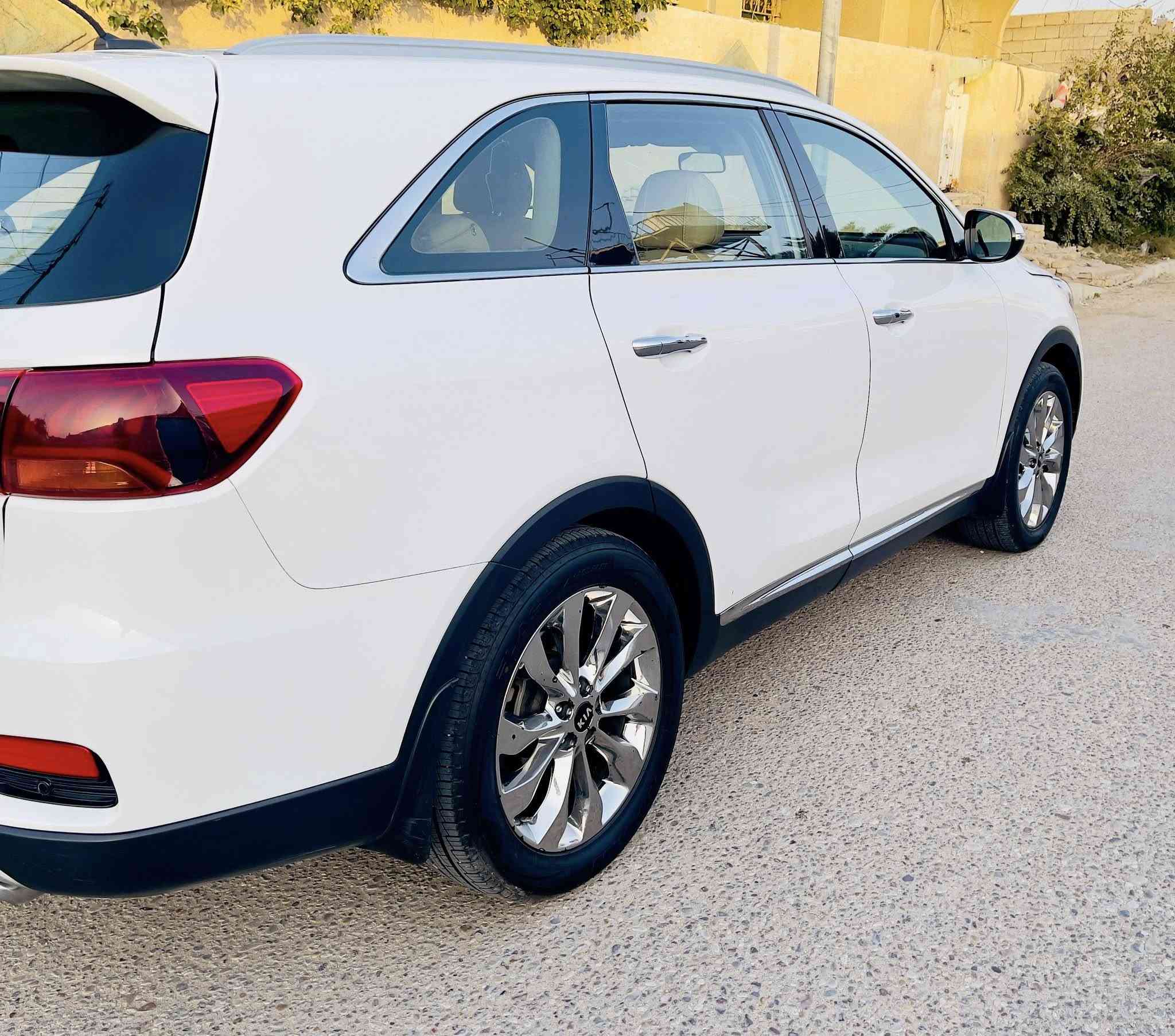 السلام عليكم كيا سورينتو 2018 شكل 20 رقم اربيل جديد كفاله وبيها سونار مرفق مع الصور 6 سلندر كير محرك كفاله طخم تاير جديد مواصفاتها معروفه السعر ( 245 ) بيها مجال حك الجيه للاستفسار *********** مكان السيارة ميسان
