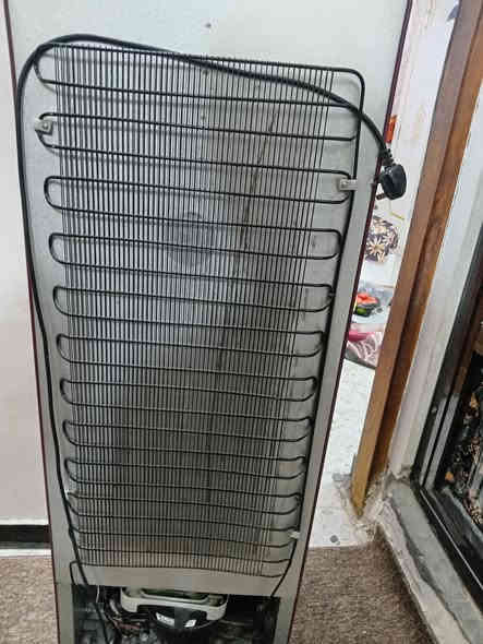 ثلاجه نظيفه للبيع السعر 100 مكاني ضباط البلديات قرب معامل الكاشي *********** واتساب
