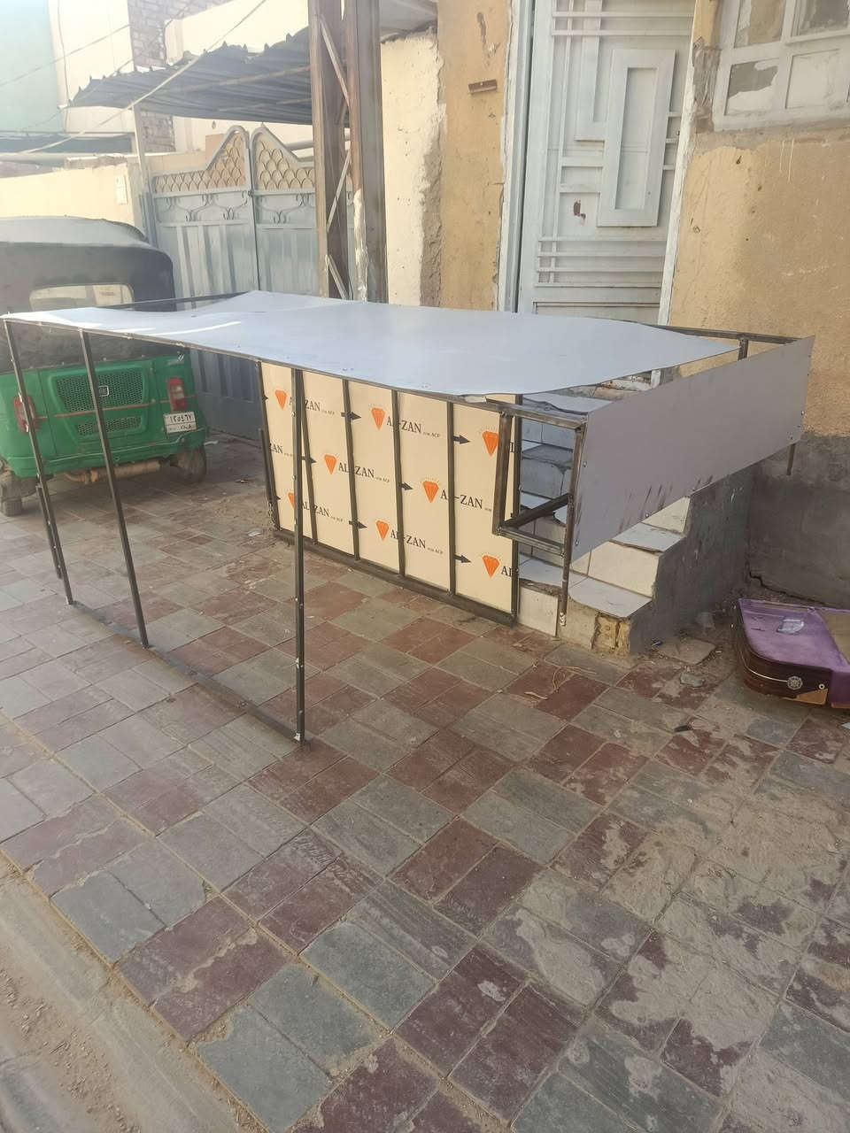 السلام عليكم محجر للبيع رب الجديد توني فصلته ونباكت الستوته ***********
