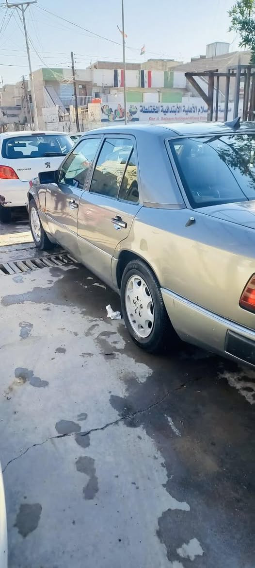 السلام عليكم
مارسدس دب بلاديه 
مكينه وكير 300E
كهربائيات شغاله 
سلايد شغال 
بغداد الشعب 
بيع.او مراوس 
***********
السعر 78
