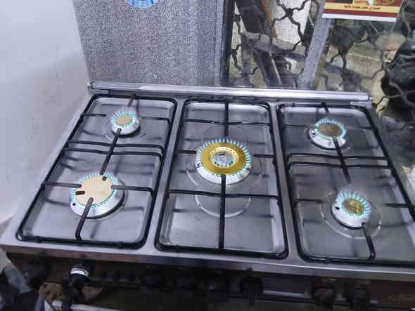 طباخ فريش مصري للبيع شرط نضافةة الشغل السعر225الرقم الهاتف ***********
