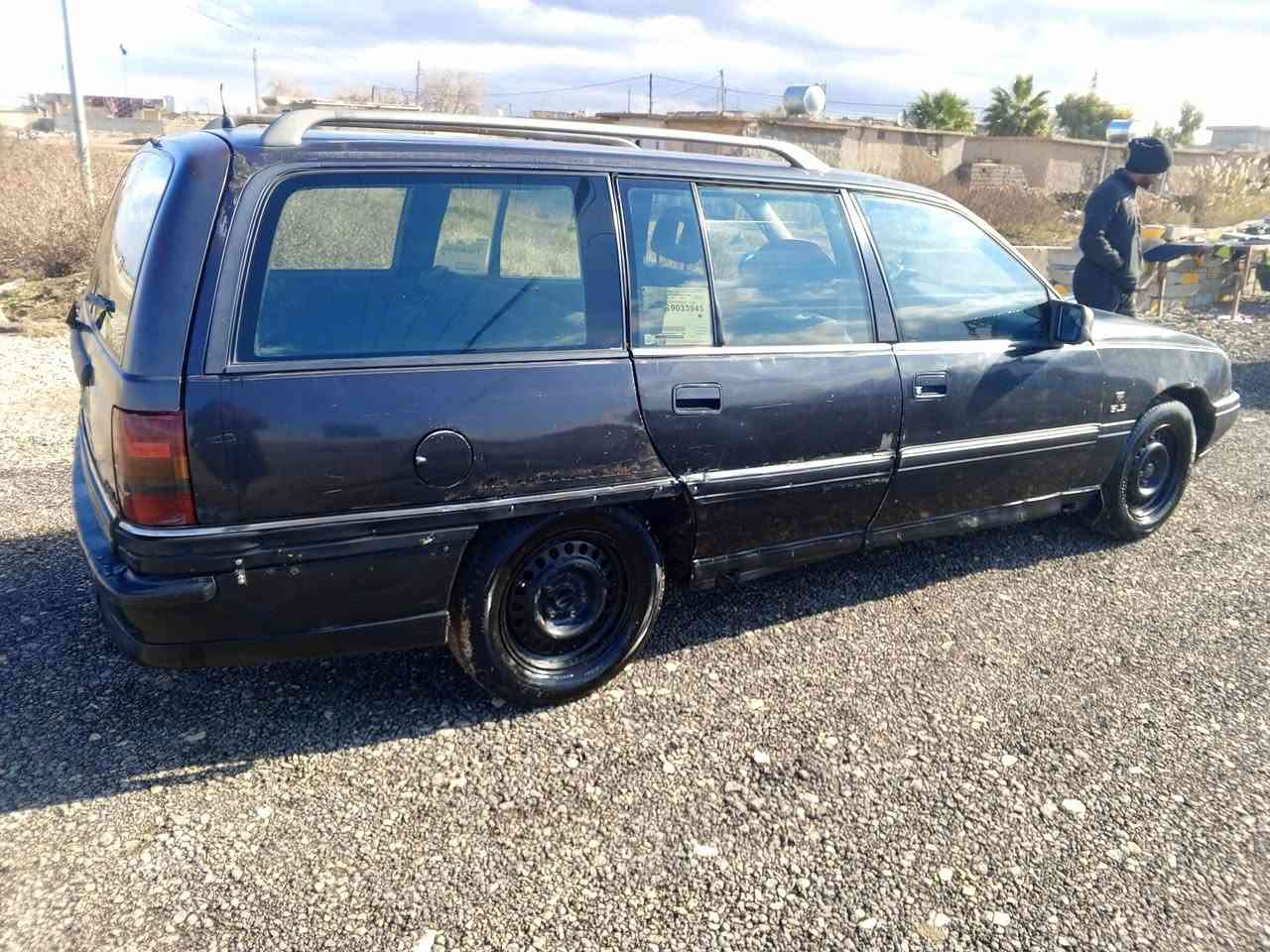 السلام عليكم ورحمة الله وبركاته.. اوميكا استيشن حجم 20  لون اسود گير ومحرك شرط رقم اخضر موديل 91 السعر 18وبيها مجال  وترهم مراوسه رقم *********** وبيه واتساب
